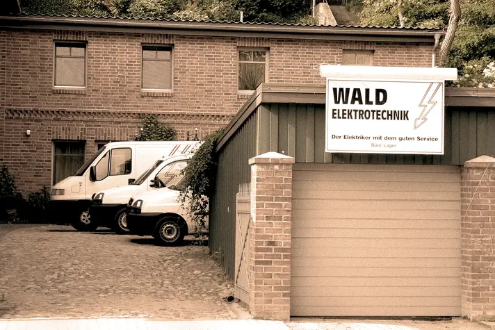 Altes Firmengebäude Wald Elektro